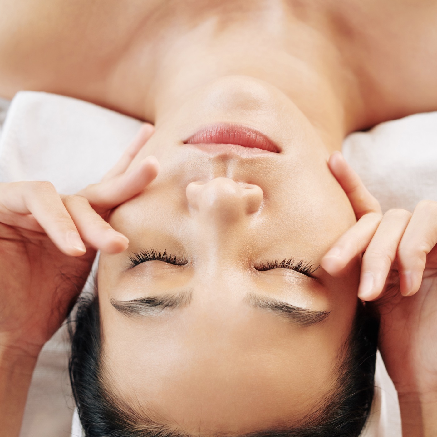 Trattamento viso con manualità